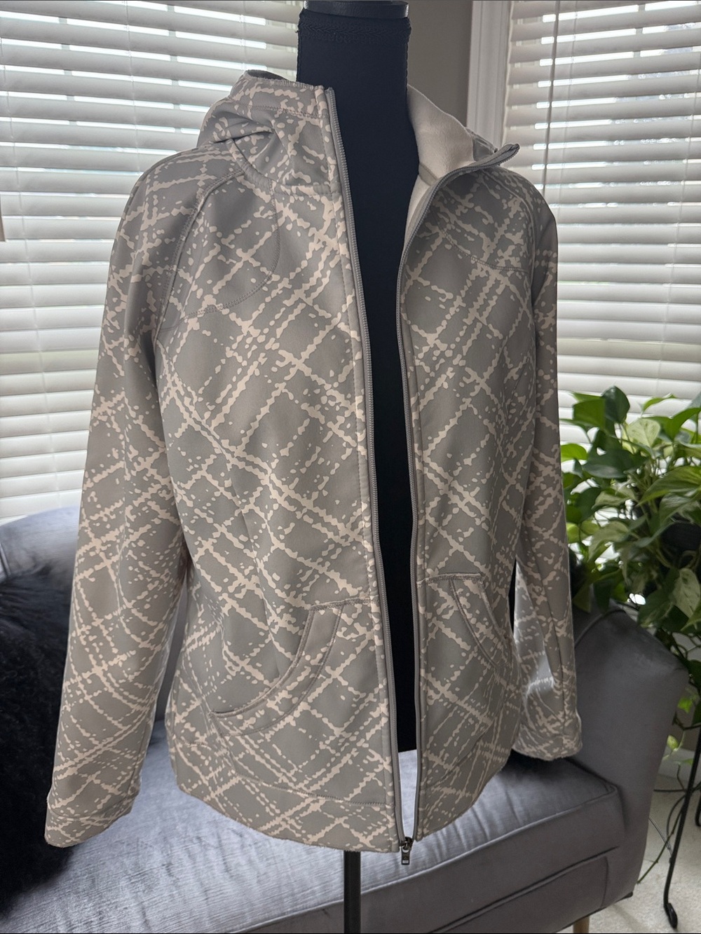 Columbia Women's Light Gray Hooded Zip Jacket with white Pattern